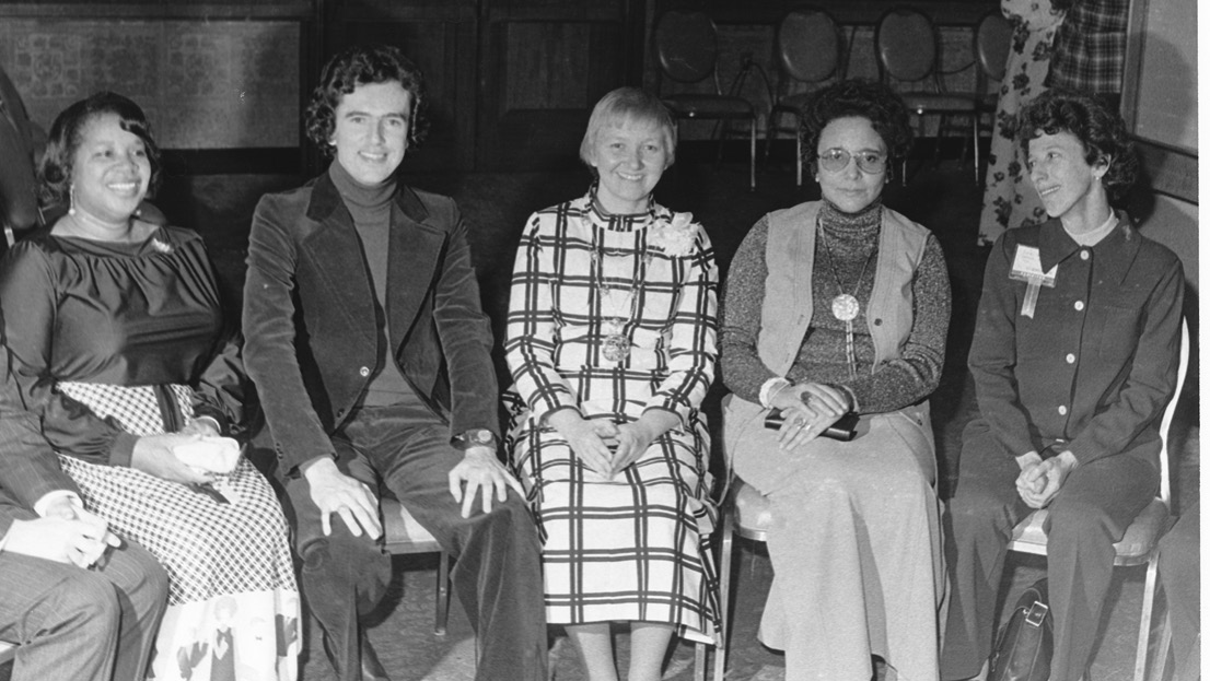 VIPs at the 1975 Newbery-Caldecott Banquet from left: Children’s Services Division President Barbara Rollock, Caldecott winner Gerald McDermott, Newbery-Caldecott Chair Bette Peltola, Newbery winner Virginia Hamilton, and editor Susan Hirschman.
