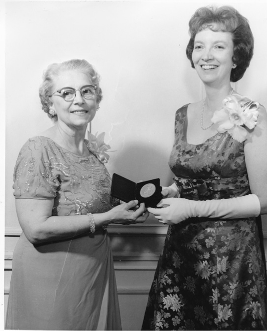 Left: Newbery chair Barbara S. Moody presents the 1962 Newbery Medal to Elizabeth George Speare. Right: Newbery chair Ruth Gagliardo presents the 1963 Newbery Medal to Madeleine L’Engle.