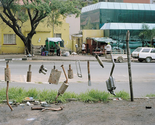 David Goldblatt, Exhaust pipe service, Esselen Street, Johannesburg (2002).